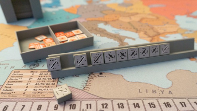 Triumph and Tragedy mit Spielmatte