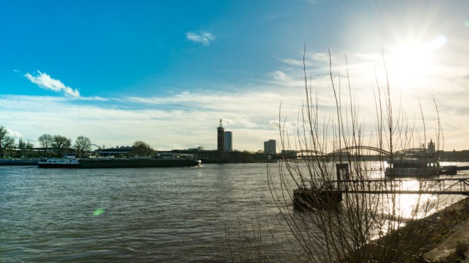 Schiffe auf dem Rhein